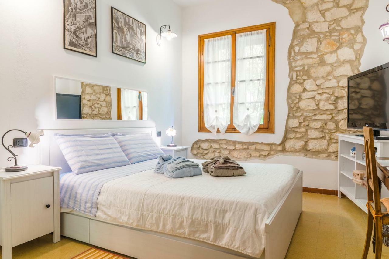 Relais Des Roches Bed & Breakfast Sona Ngoại thất bức ảnh